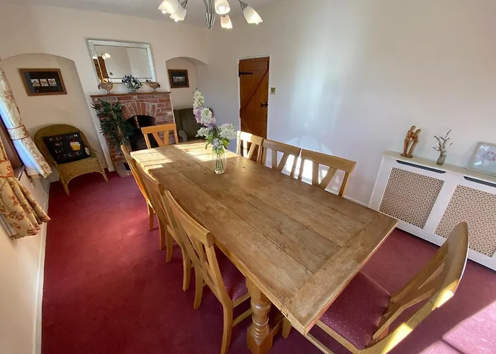 Carlton Cottage Country Retreat - Perfect For Ipswich - Aldeburgh - Southwold - Thorpeness - Sizewell B - Sizewell C - Sleeps 13